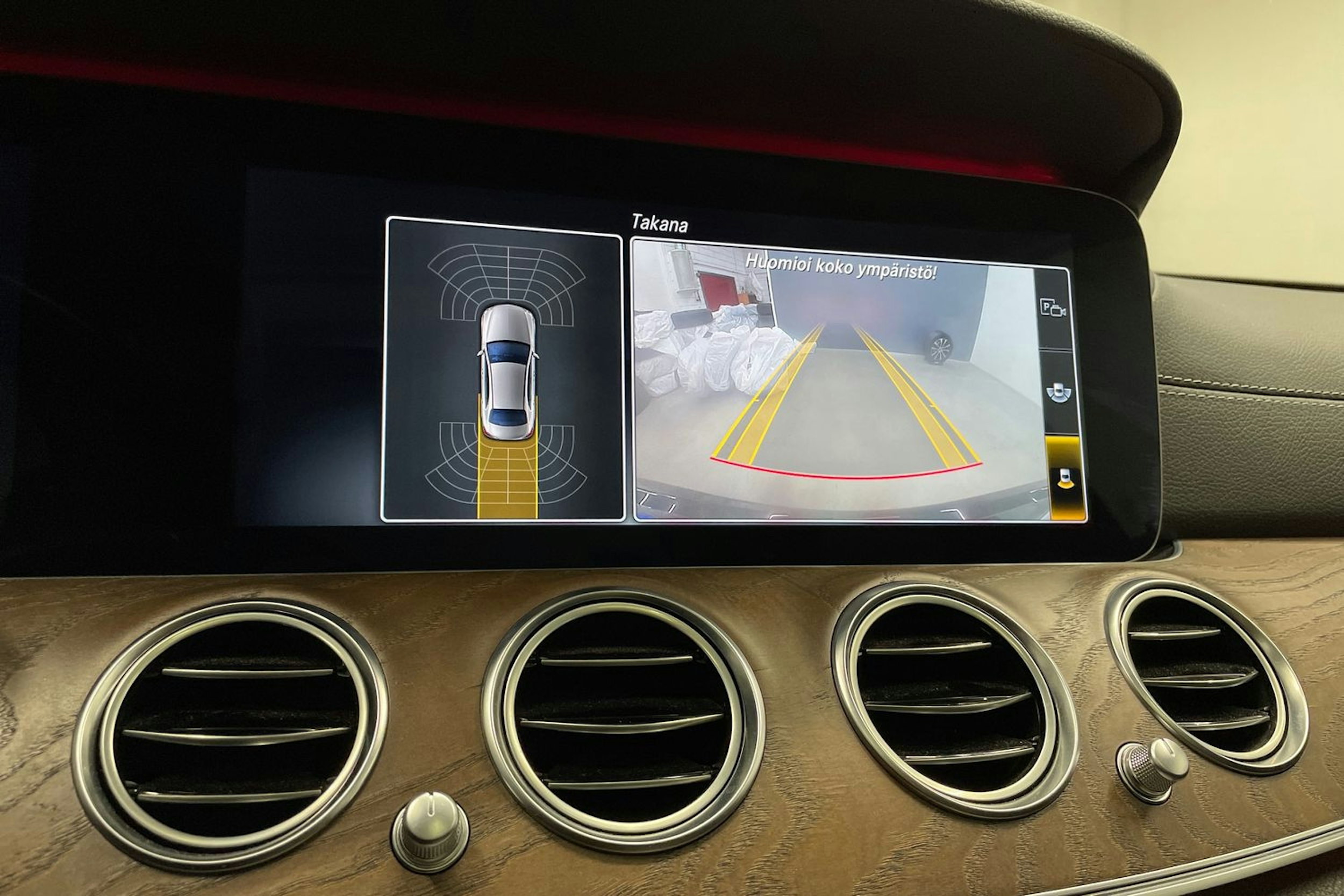 Musta Mercedes-Benz E 2020 kuva 22.