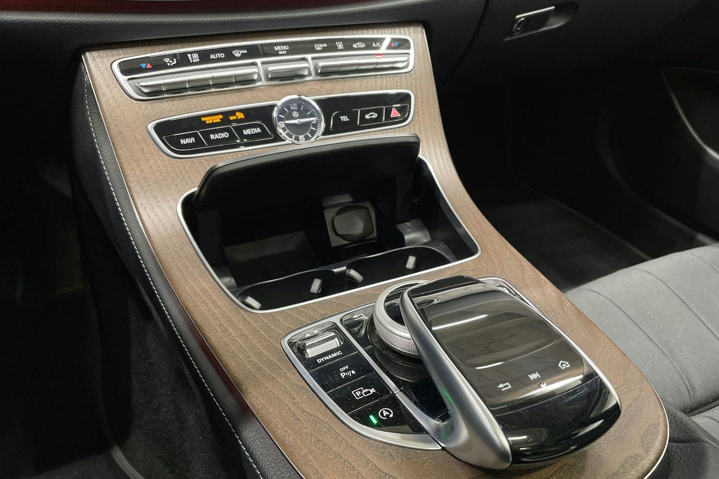 Musta Mercedes-Benz E 2020 kuva 24.