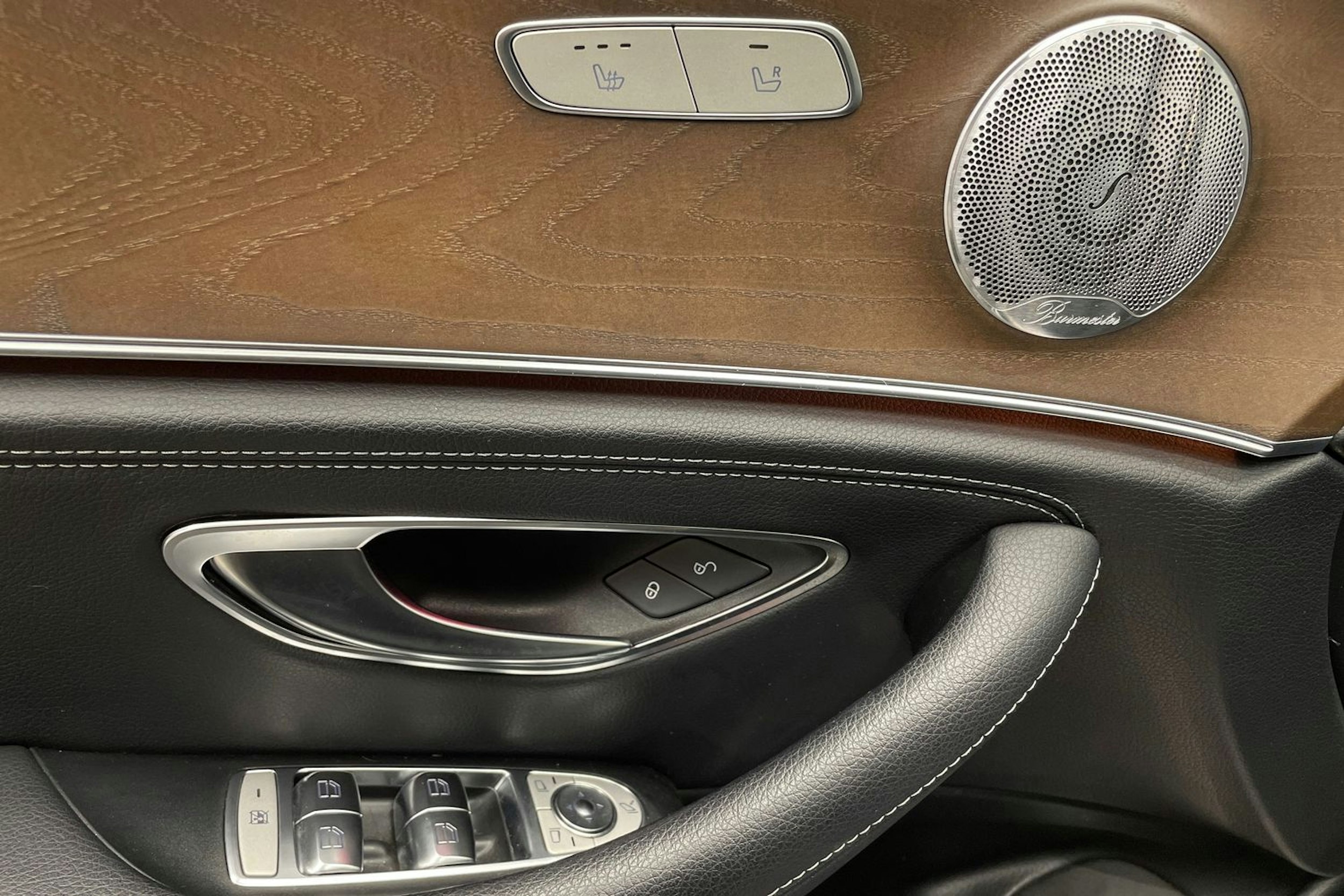 Musta Mercedes-Benz E 2020 kuva 29.