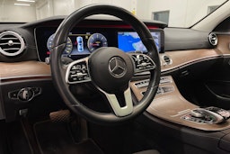 Musta Mercedes-Benz E 2020 kuva 31.