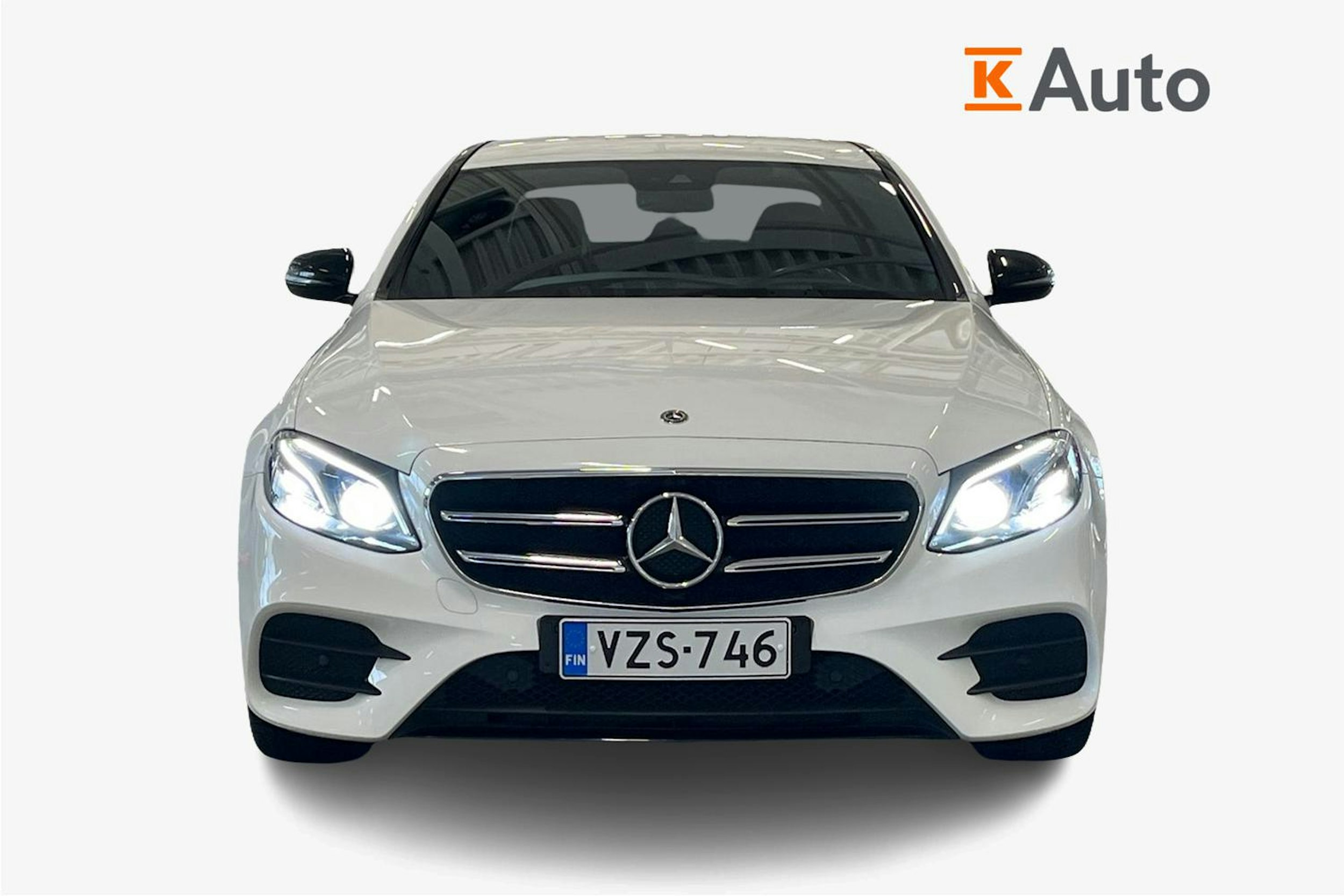 valkoinen Mercedes-Benz E 2020 kuva 5.