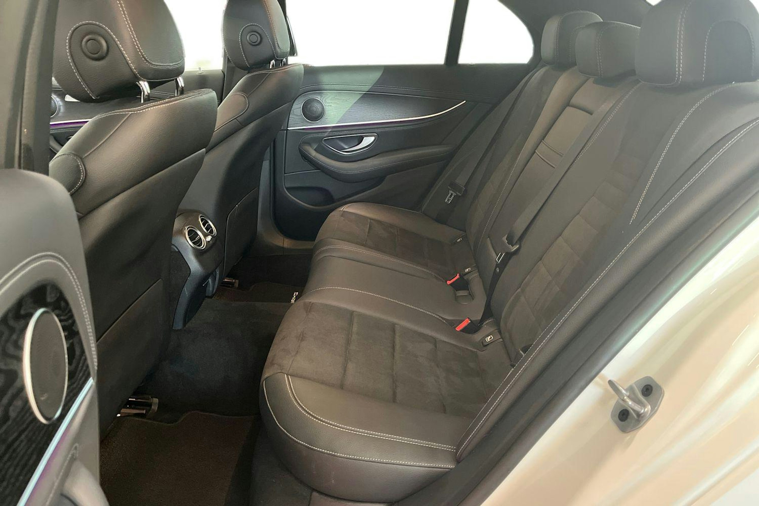 valkoinen Mercedes-Benz E 2020 kuva 10.