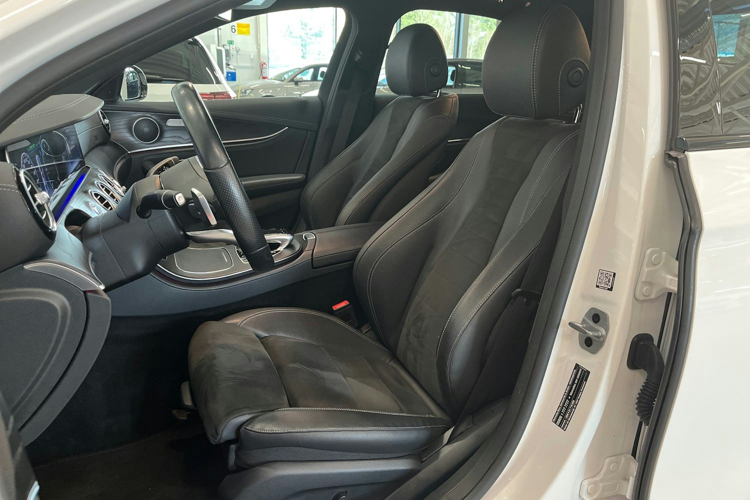 valkoinen Mercedes-Benz E 2020 kuva 14.