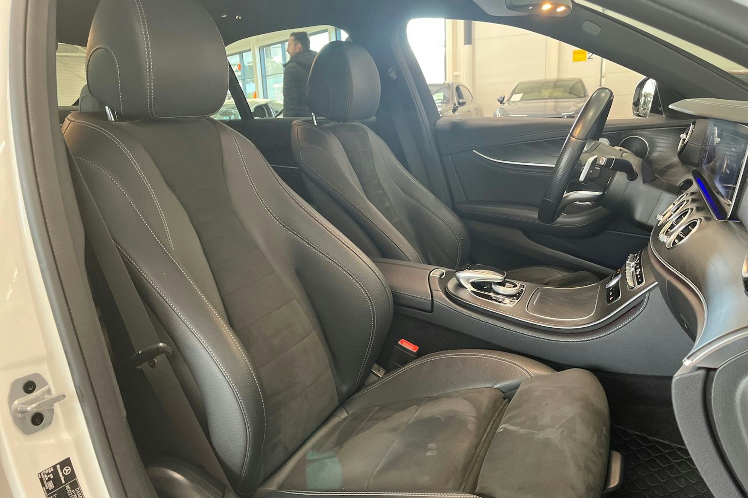 valkoinen Mercedes-Benz E 2020 kuva 17.