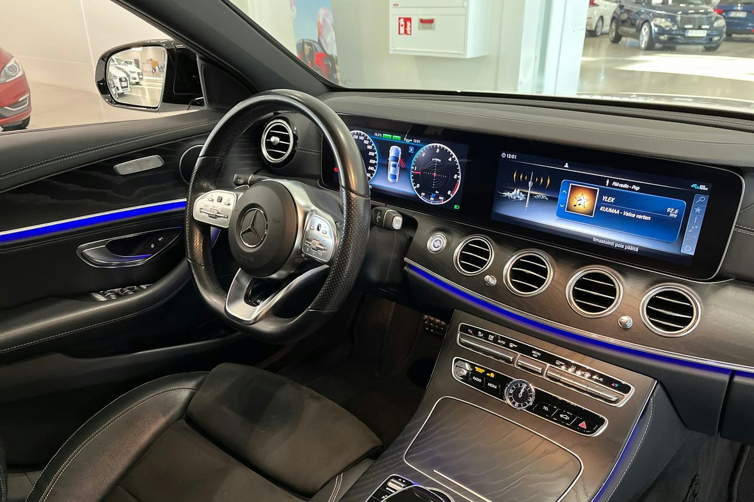 valkoinen Mercedes-Benz E 2020 kuva 18.