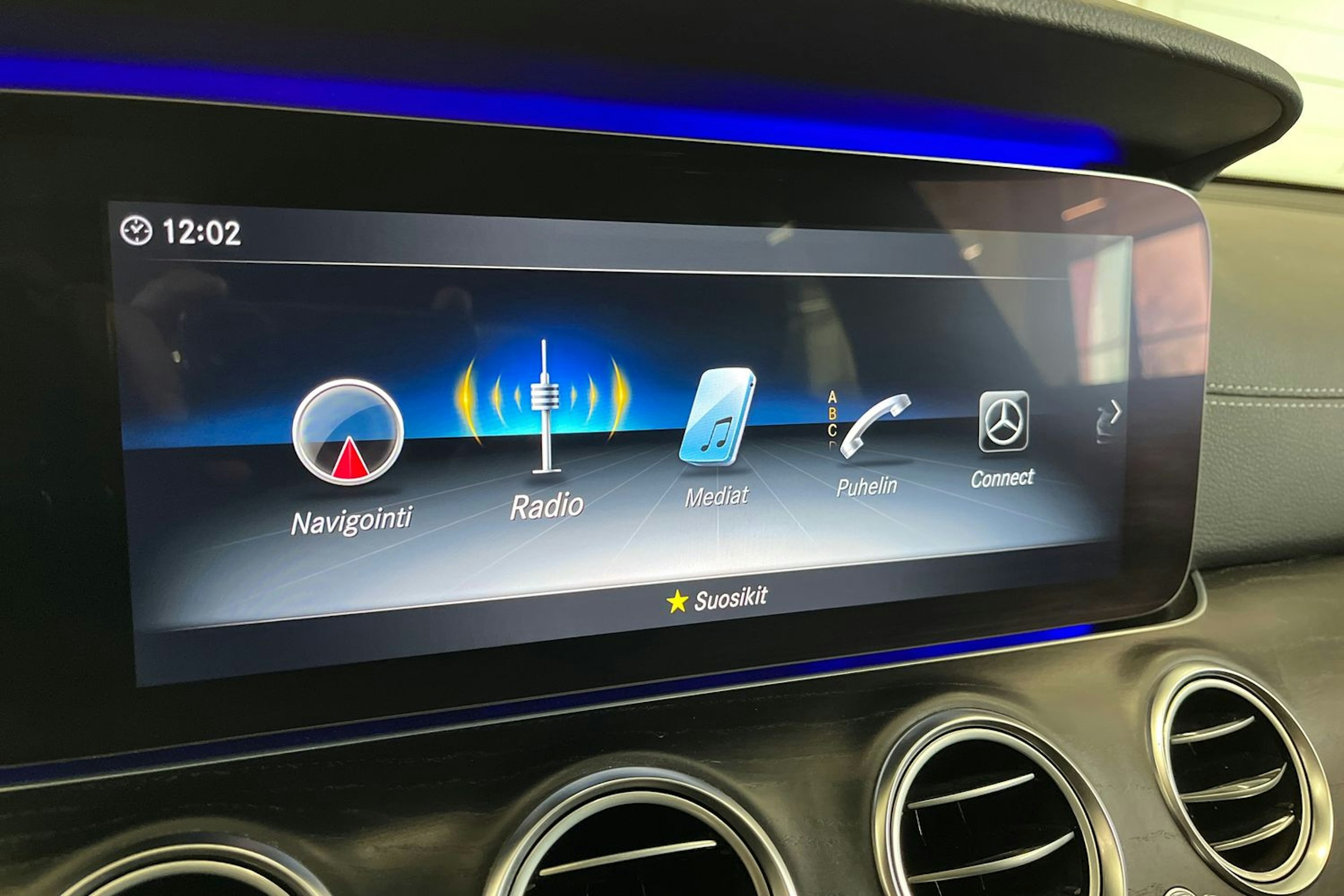 valkoinen Mercedes-Benz E 2020 kuva 22.