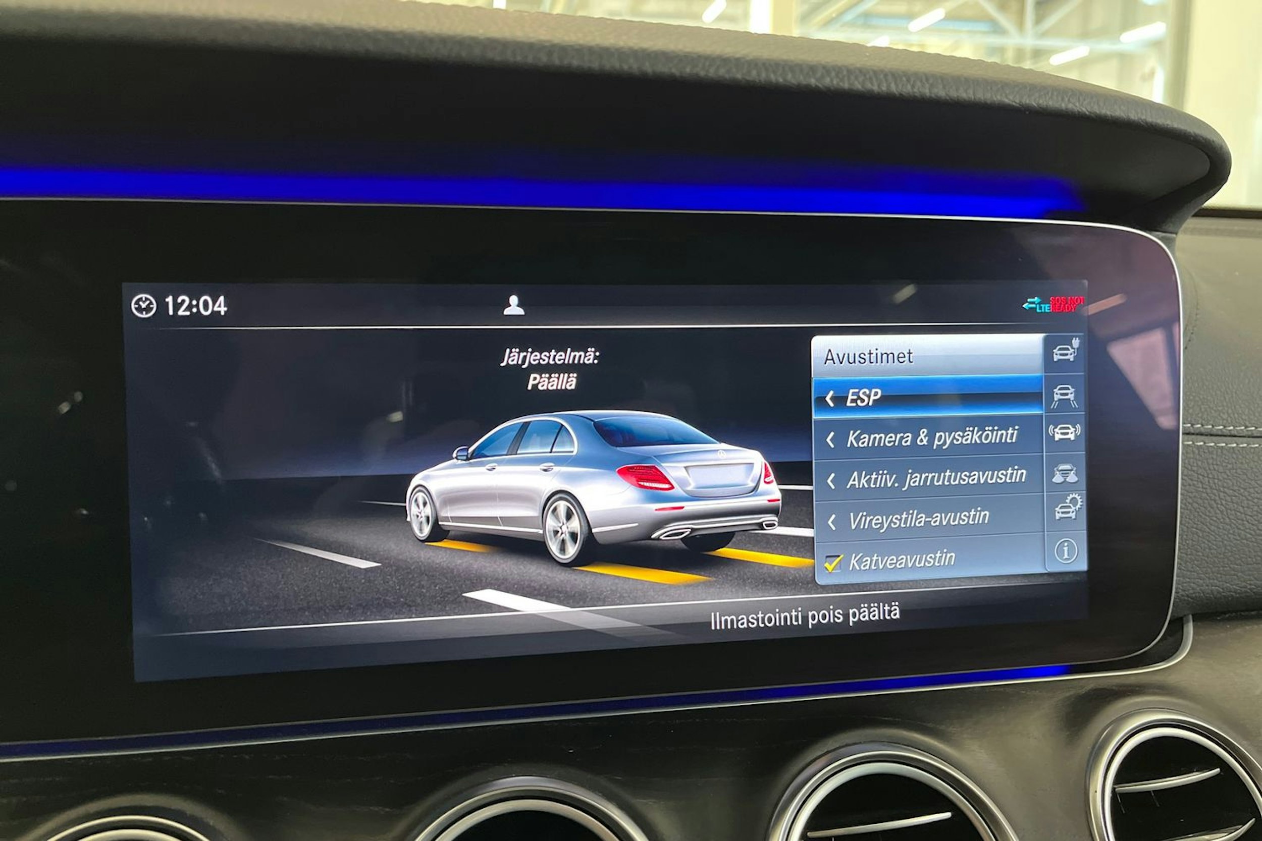 valkoinen Mercedes-Benz E 2020 kuva 28.