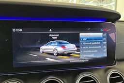 valkoinen Mercedes-Benz E 2020 kuva 28.