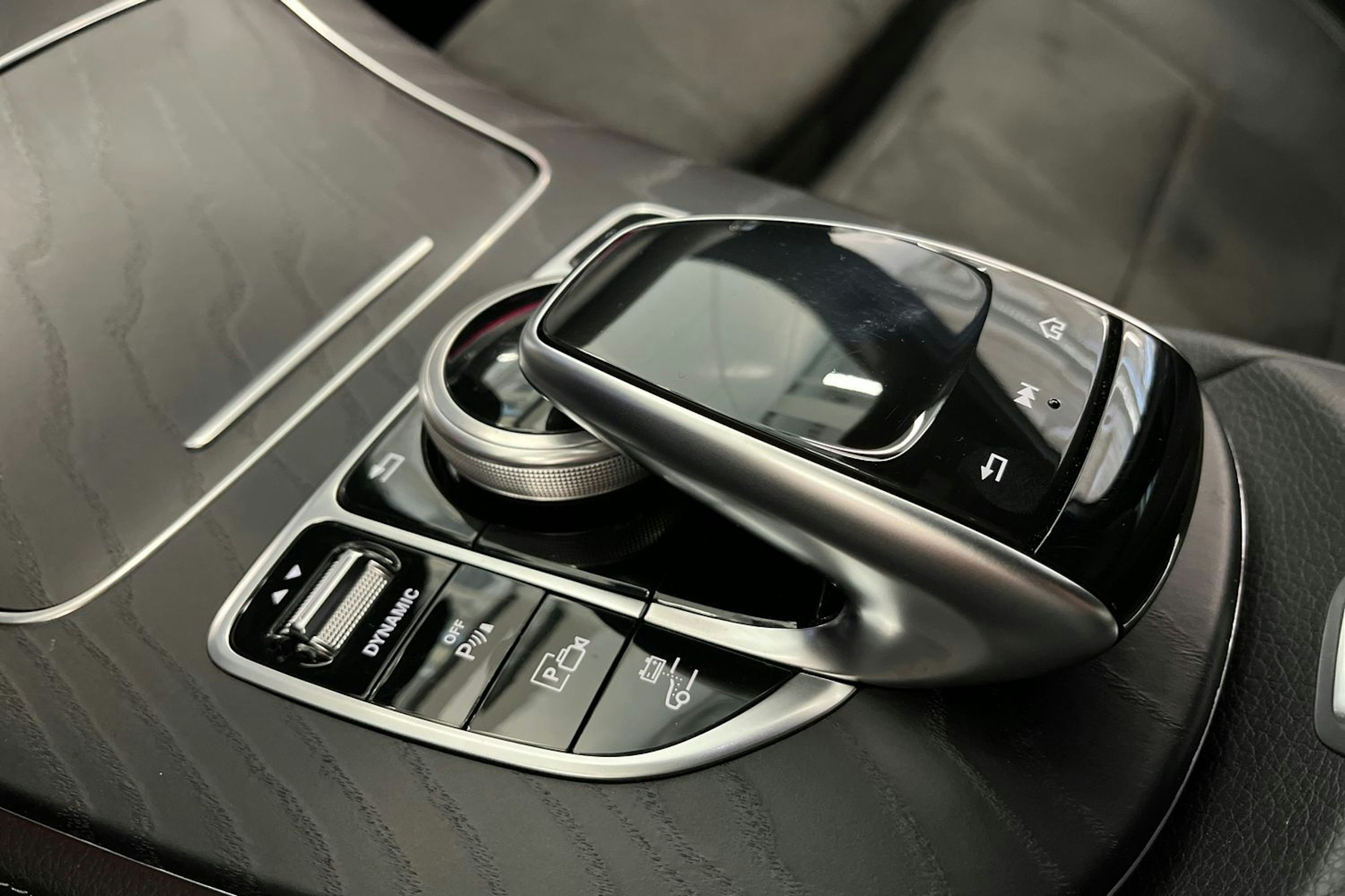 valkoinen Mercedes-Benz E 2020 kuva 31.