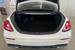 valkoinen Mercedes-Benz E 2020 kuva 37.