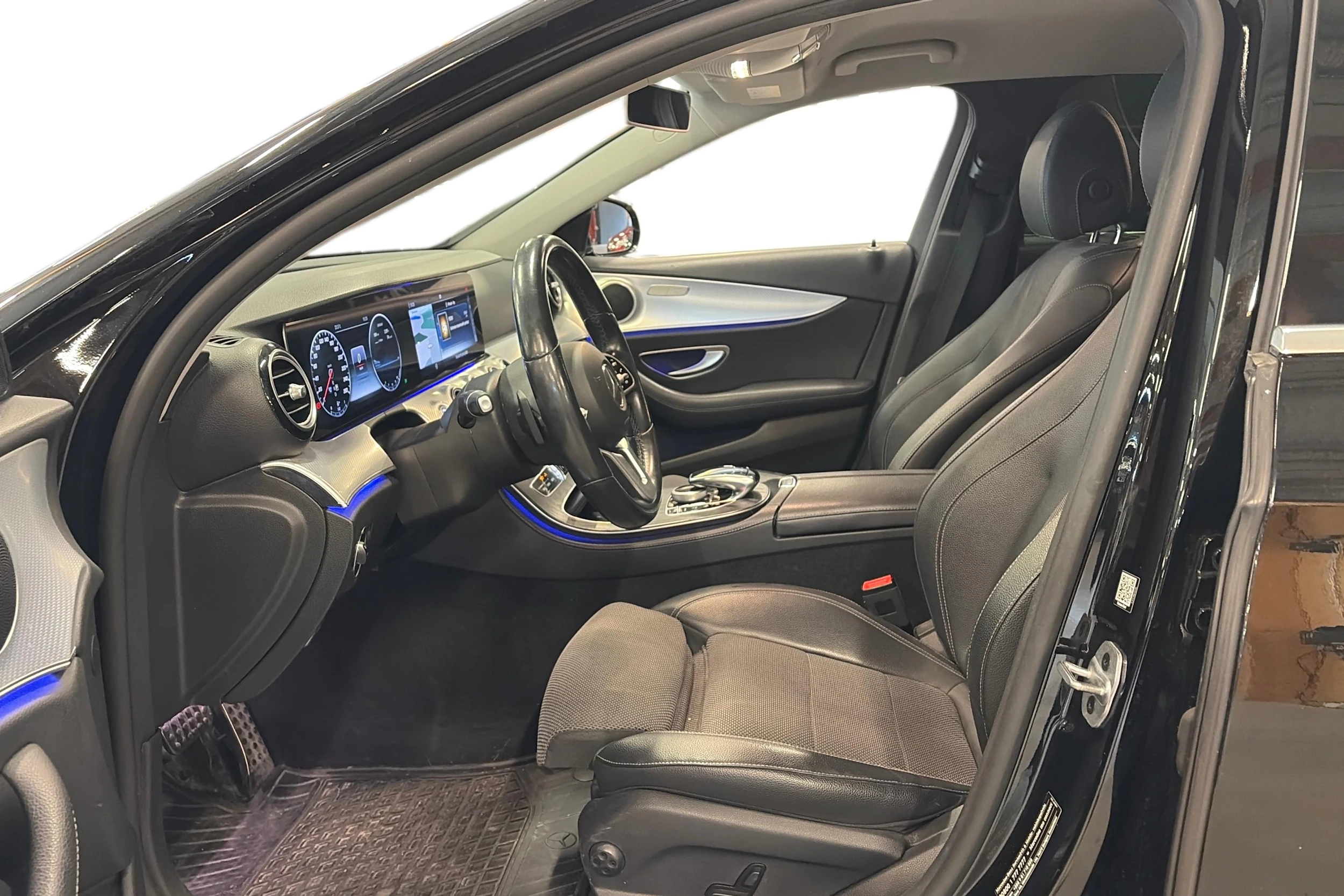 musta Mercedes-Benz E 2020 kuva 3.