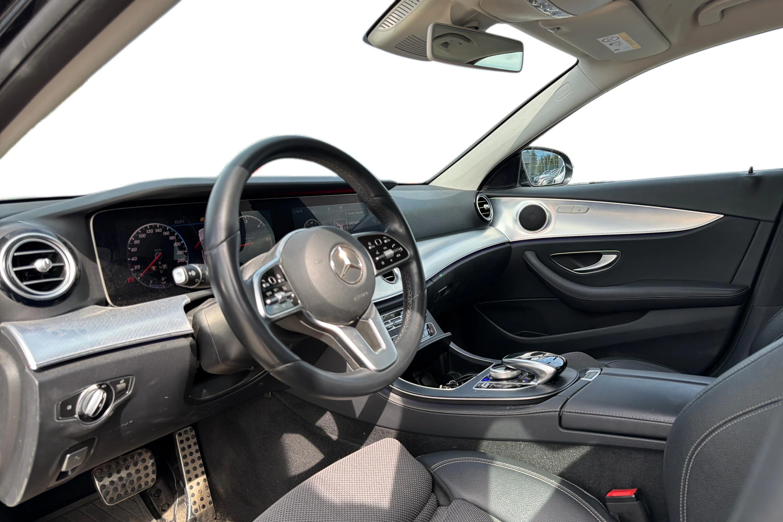 Musta Mercedes-Benz E 2020 kuva 3.
