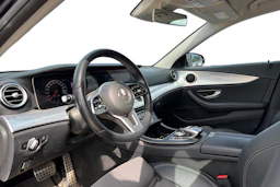 Musta Mercedes-Benz E 2020 kuva 3.