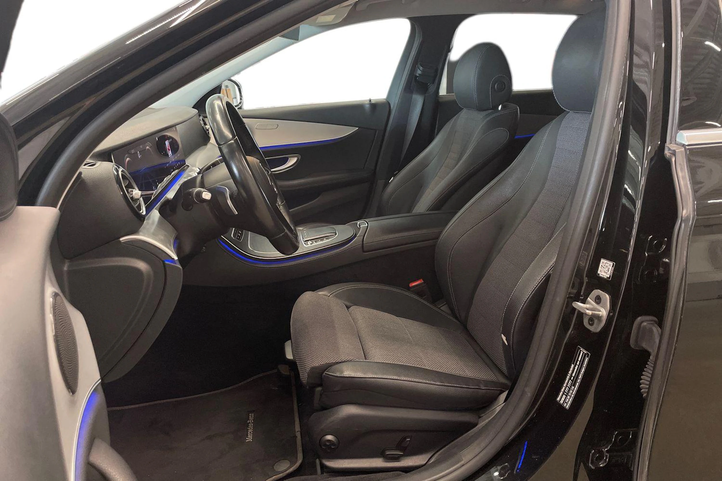 musta Mercedes-Benz E 2020 kuva 6.