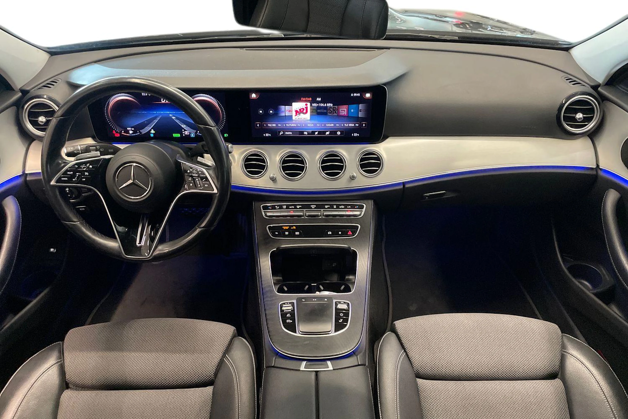 musta Mercedes-Benz E 2020 kuva 7.