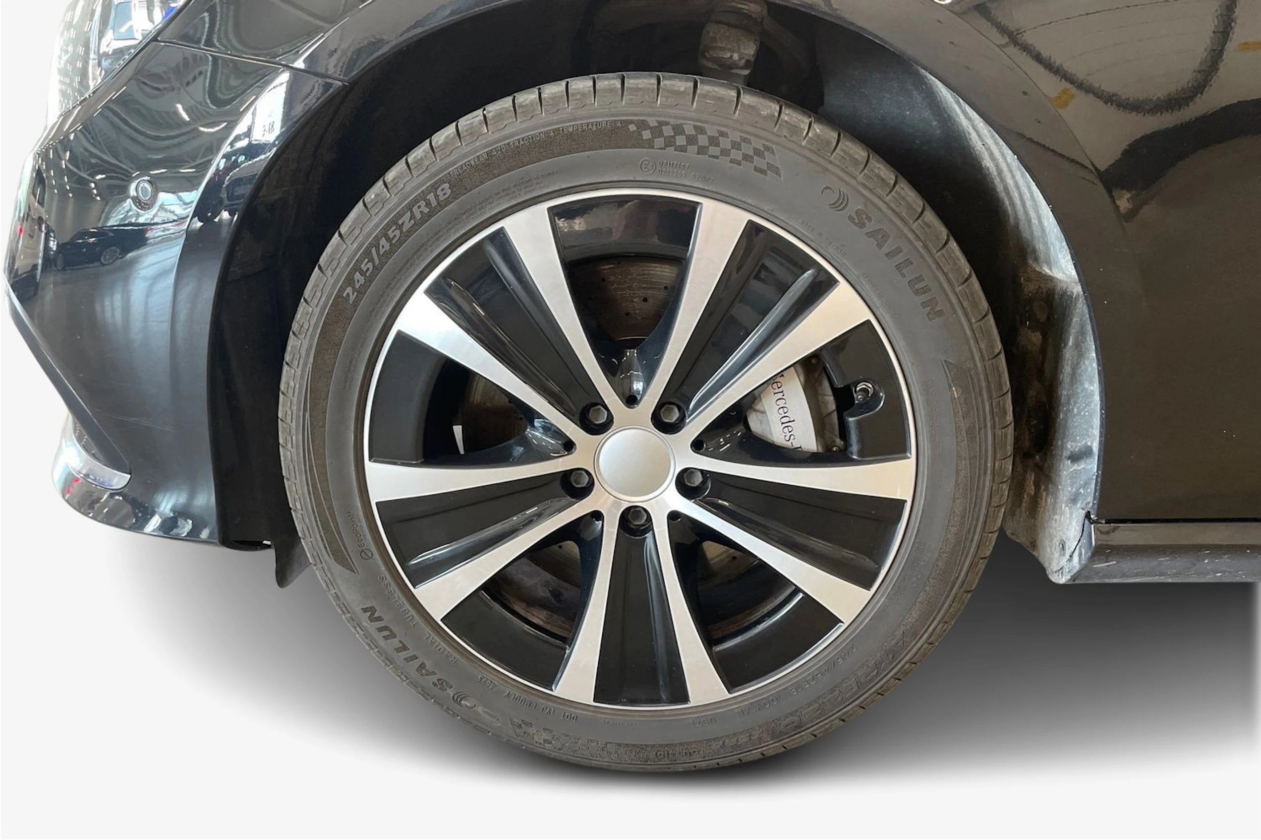 musta Mercedes-Benz E 2020 kuva 9.