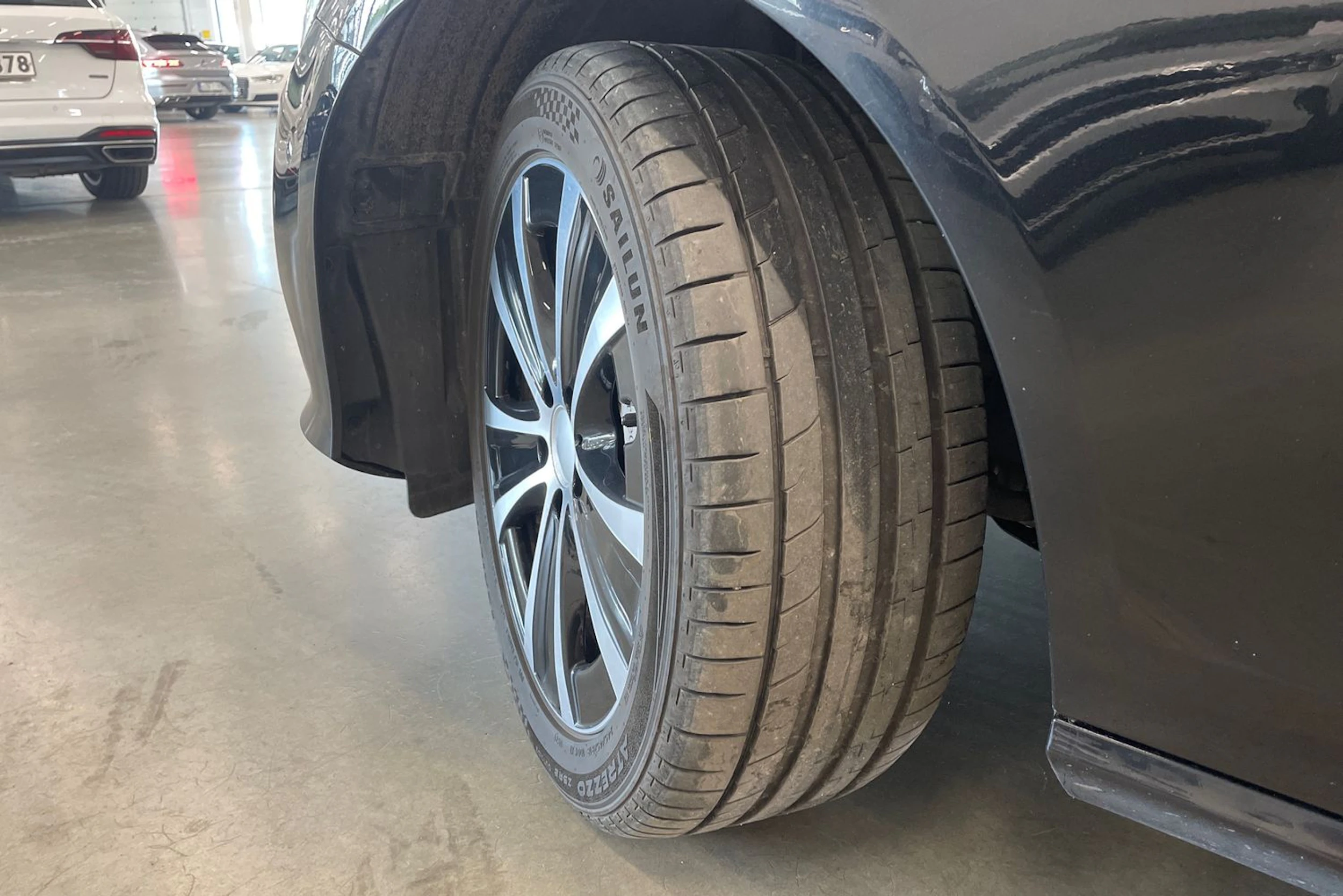 musta Mercedes-Benz E 2020 kuva 10.