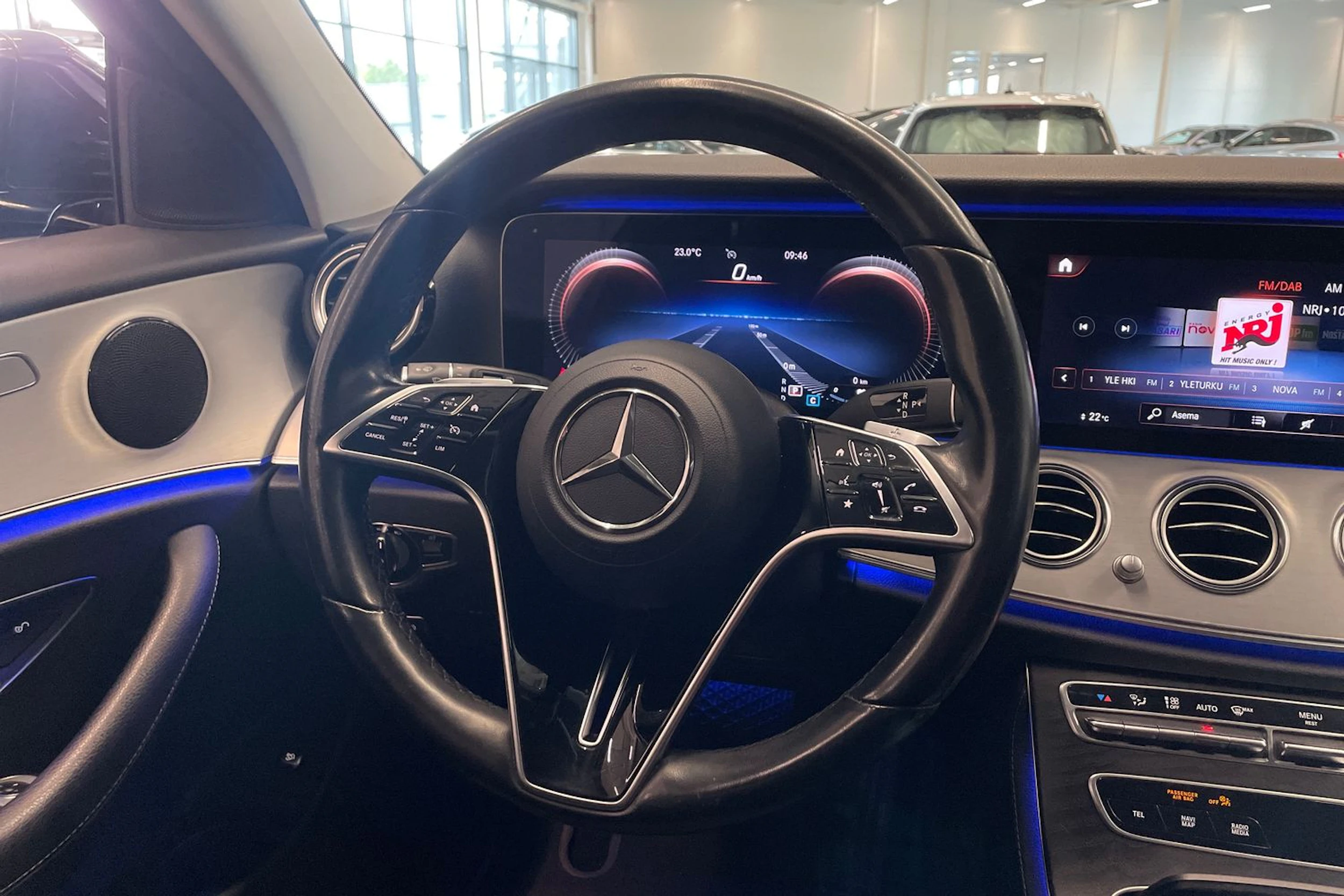 musta Mercedes-Benz E 2020 kuva 11.