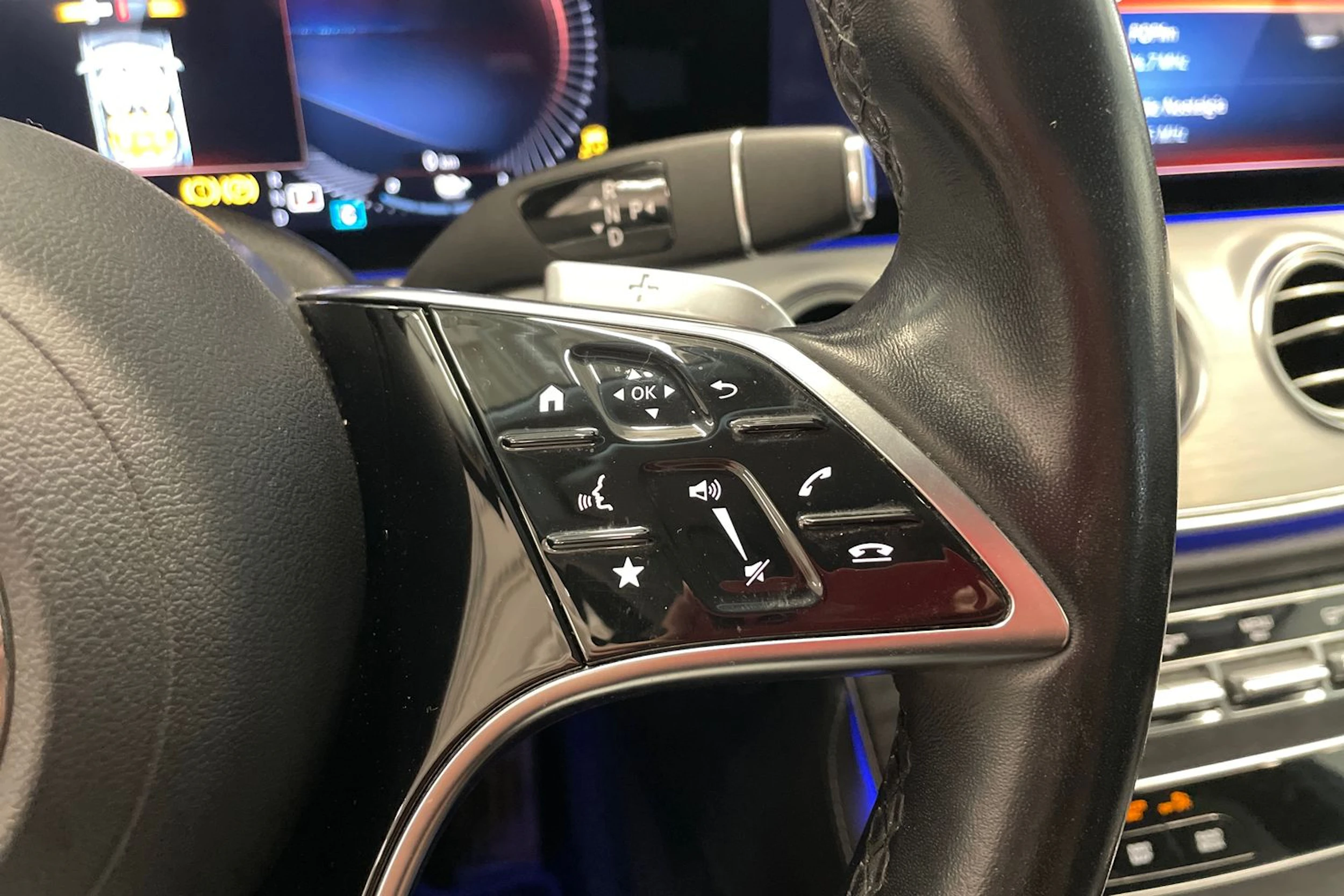 musta Mercedes-Benz E 2020 kuva 13.
