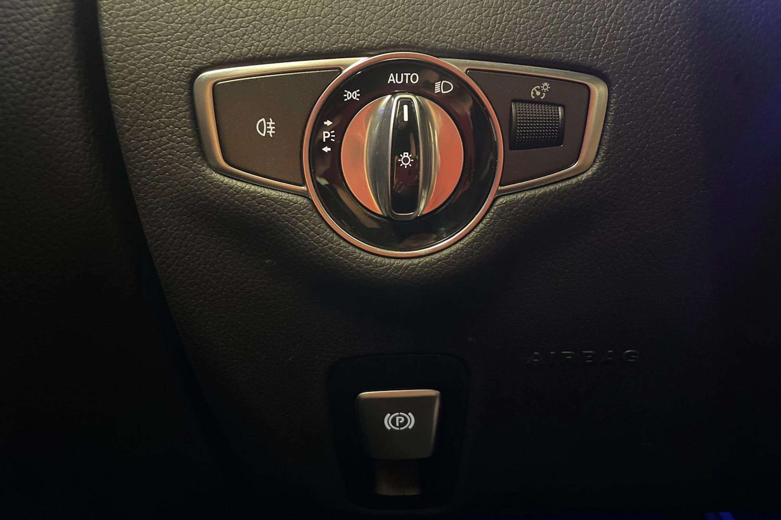 musta Mercedes-Benz E 2020 kuva 16.