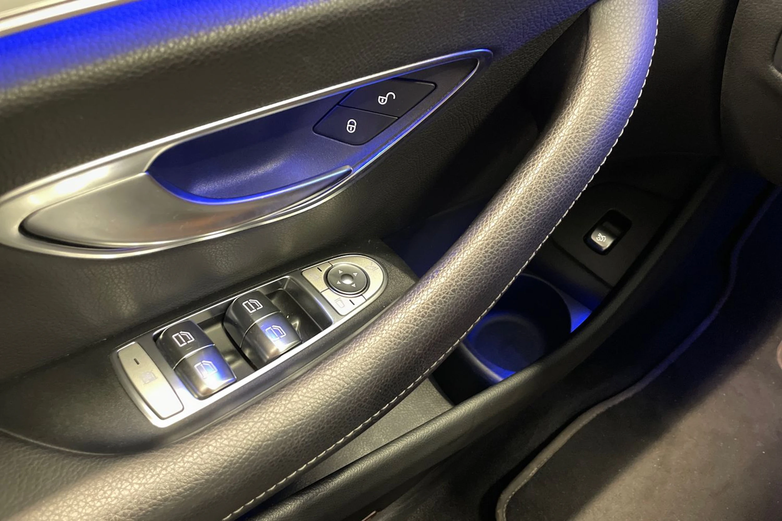 musta Mercedes-Benz E 2020 kuva 17.