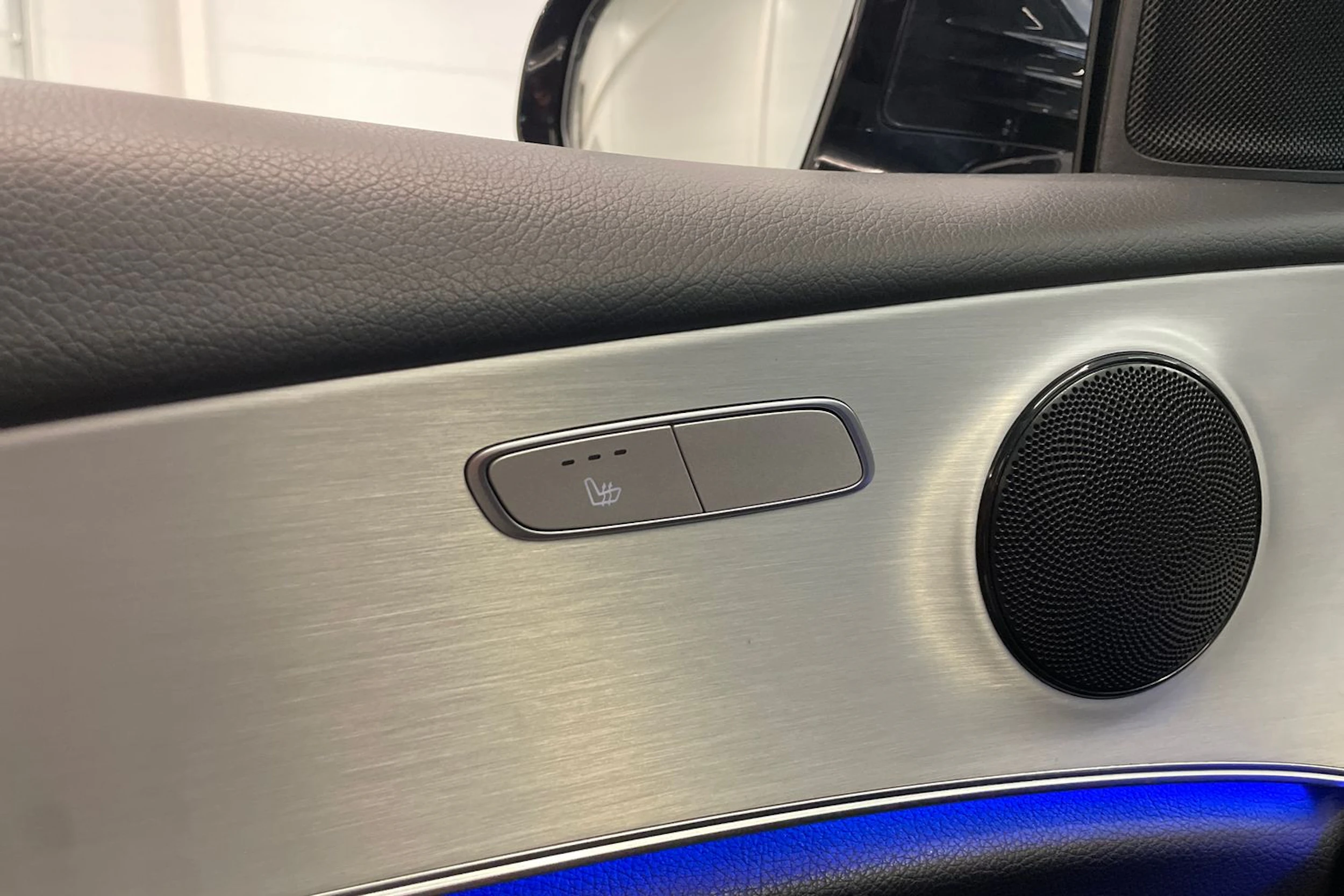 musta Mercedes-Benz E 2020 kuva 18.