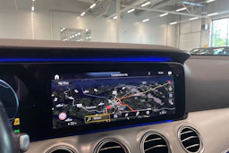 musta Mercedes-Benz E 2020 kuva 22.