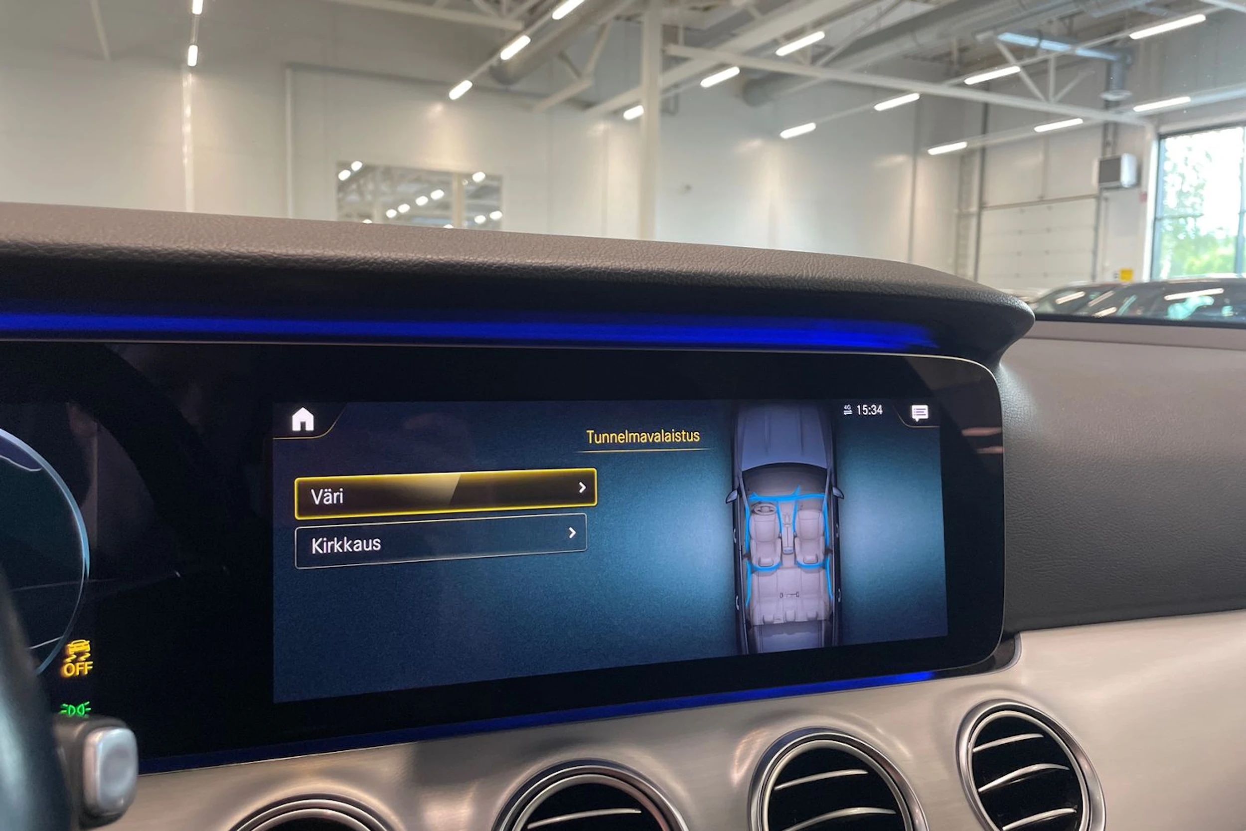 musta Mercedes-Benz E 2020 kuva 23.