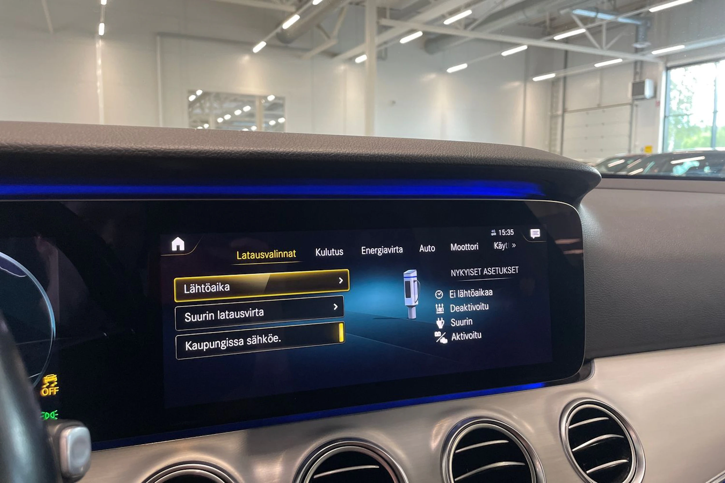 musta Mercedes-Benz E 2020 kuva 24.