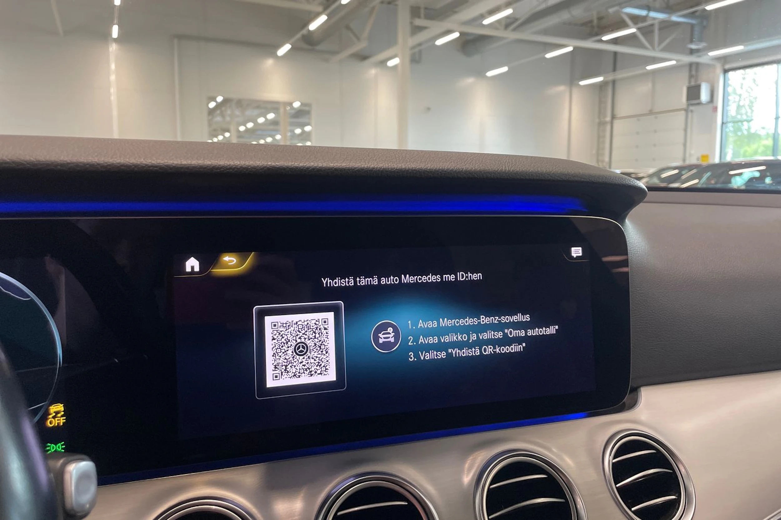 musta Mercedes-Benz E 2020 kuva 25.