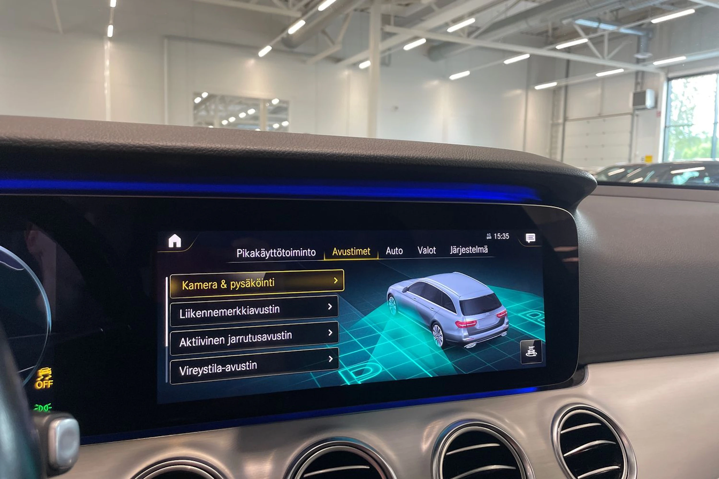 musta Mercedes-Benz E 2020 kuva 26.