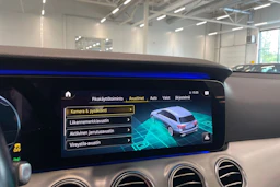 musta Mercedes-Benz E 2020 kuva 26.