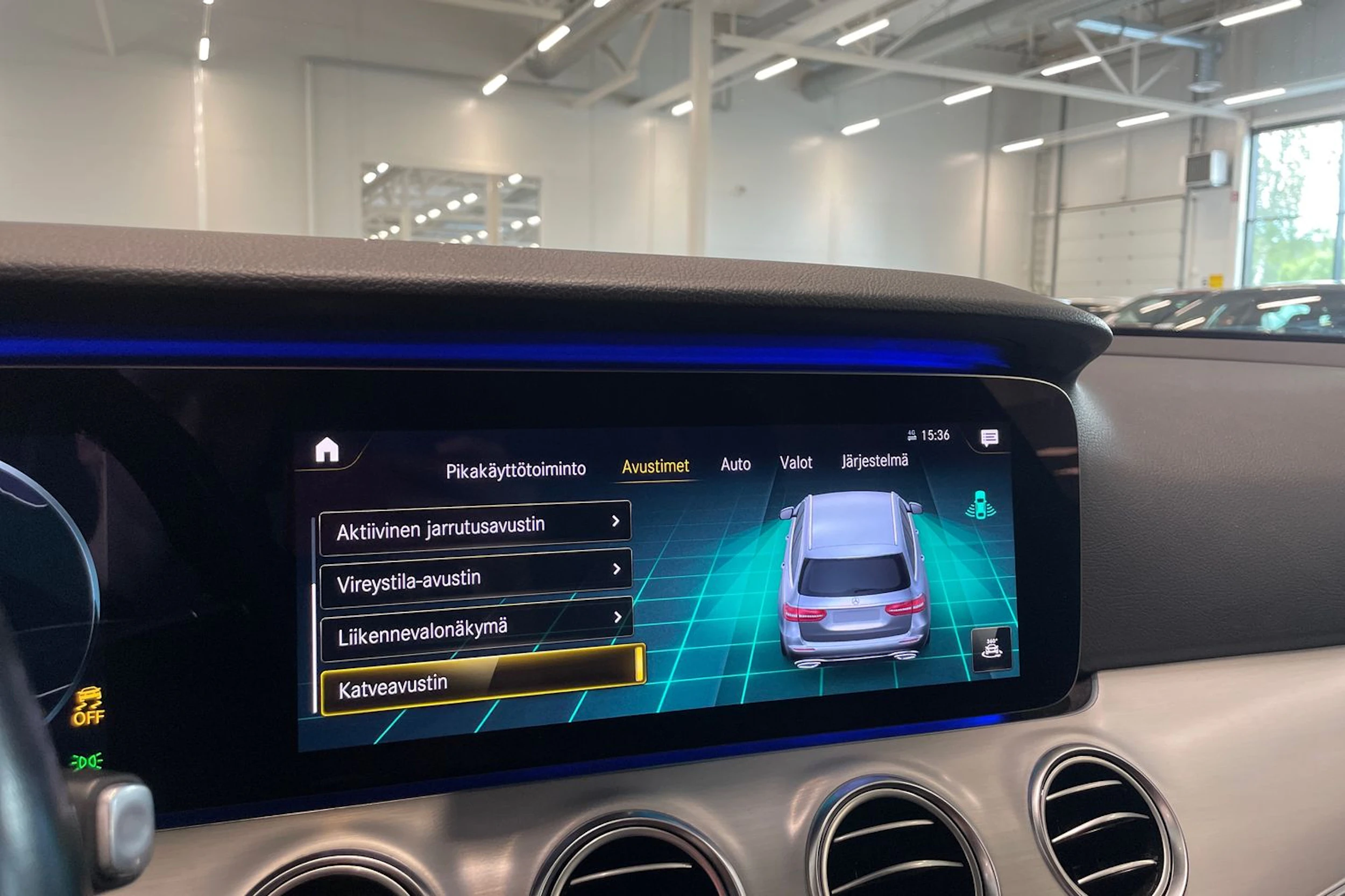musta Mercedes-Benz E 2020 kuva 27.