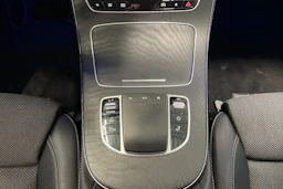 musta Mercedes-Benz E 2020 kuva 30.