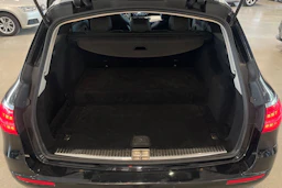 musta Mercedes-Benz E 2020 kuva 31.