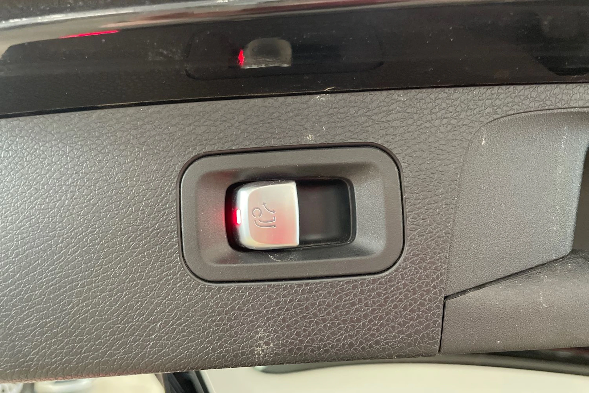 musta Mercedes-Benz E 2020 kuva 34.
