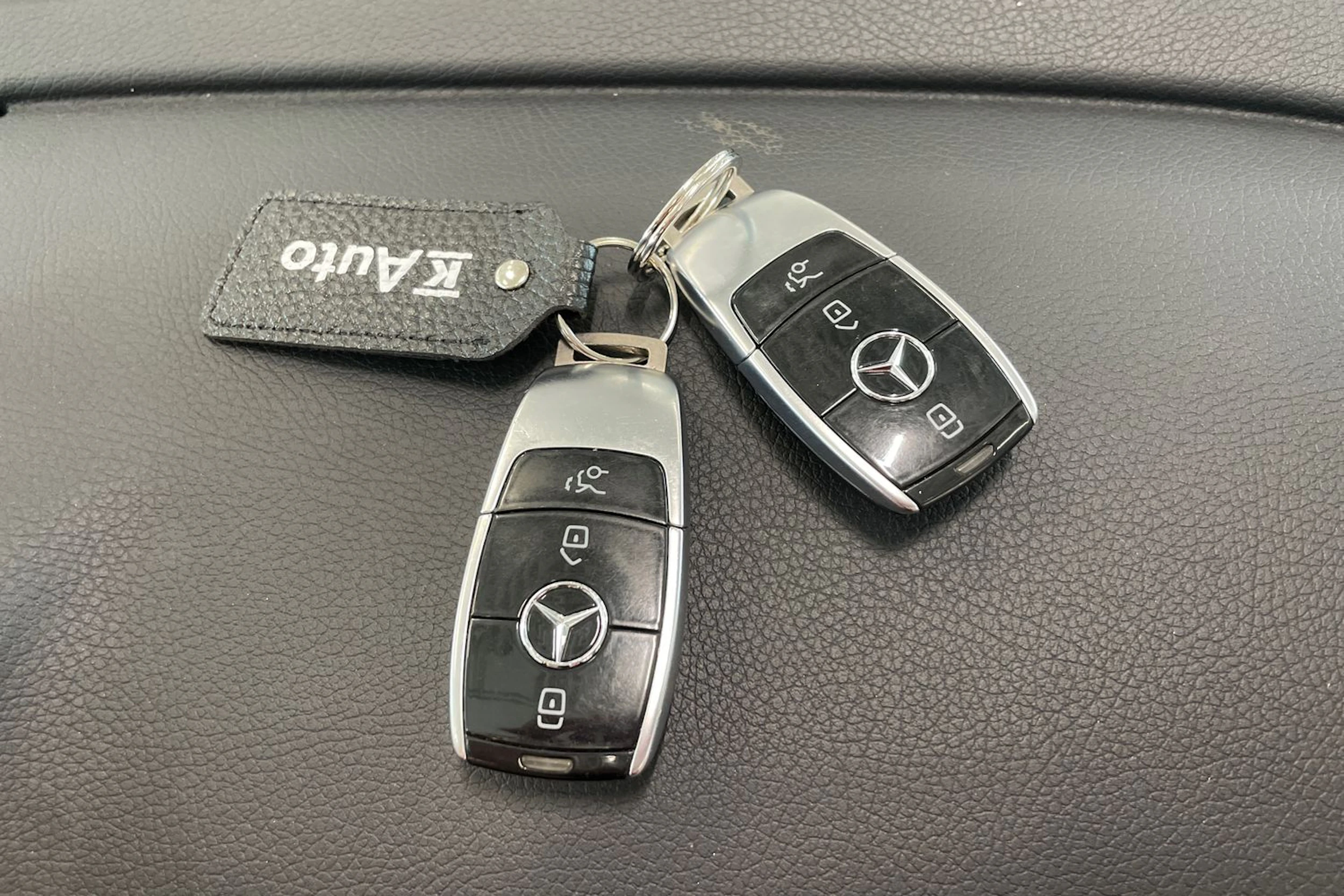 musta Mercedes-Benz E 2020 kuva 36.