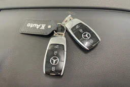 musta Mercedes-Benz E 2020 kuva 36.