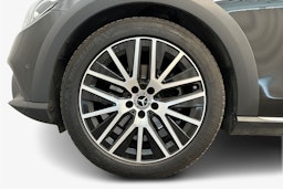 musta Mercedes-Benz E 2021 kuva 11.