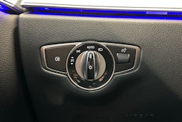 musta Mercedes-Benz E 2021 kuva 18.