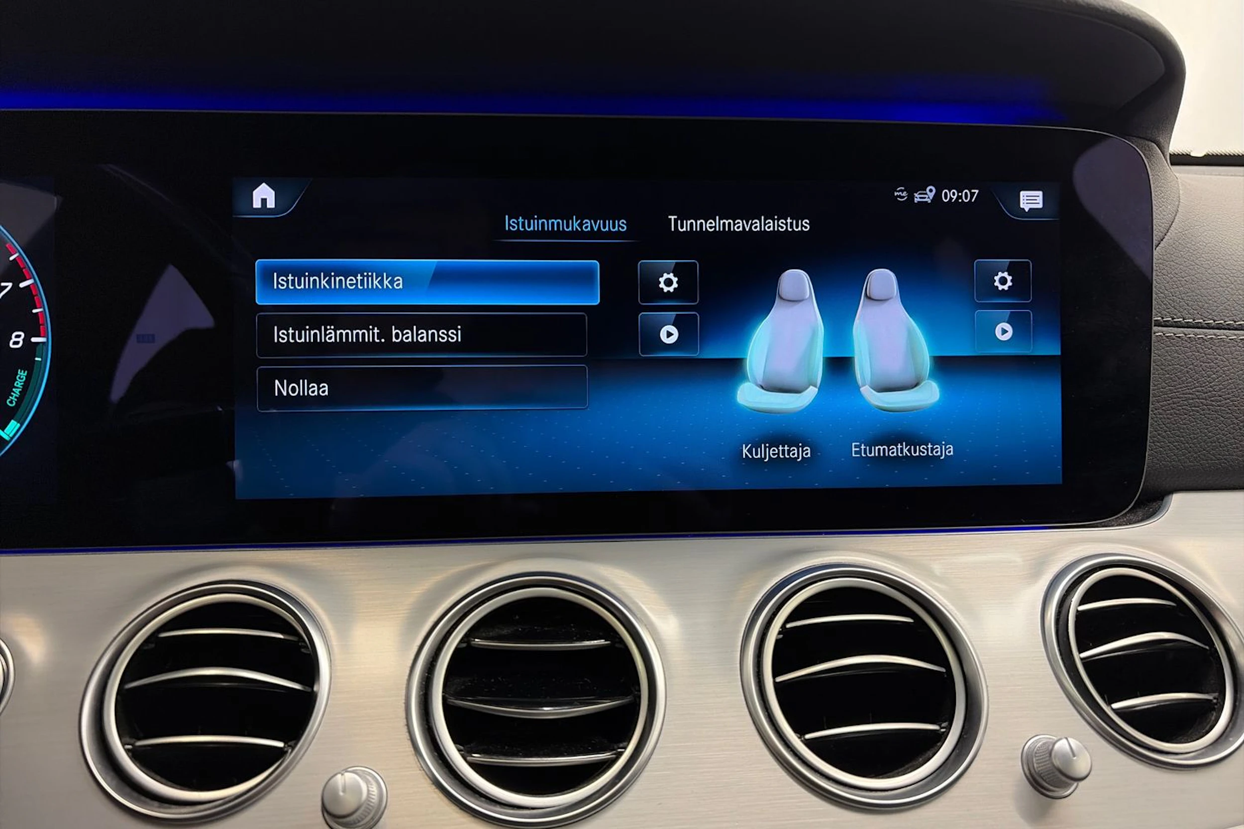 harmaa Mercedes-Benz E 2021 kuva 22.