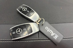 harmaa Mercedes-Benz E 2021 kuva 35.