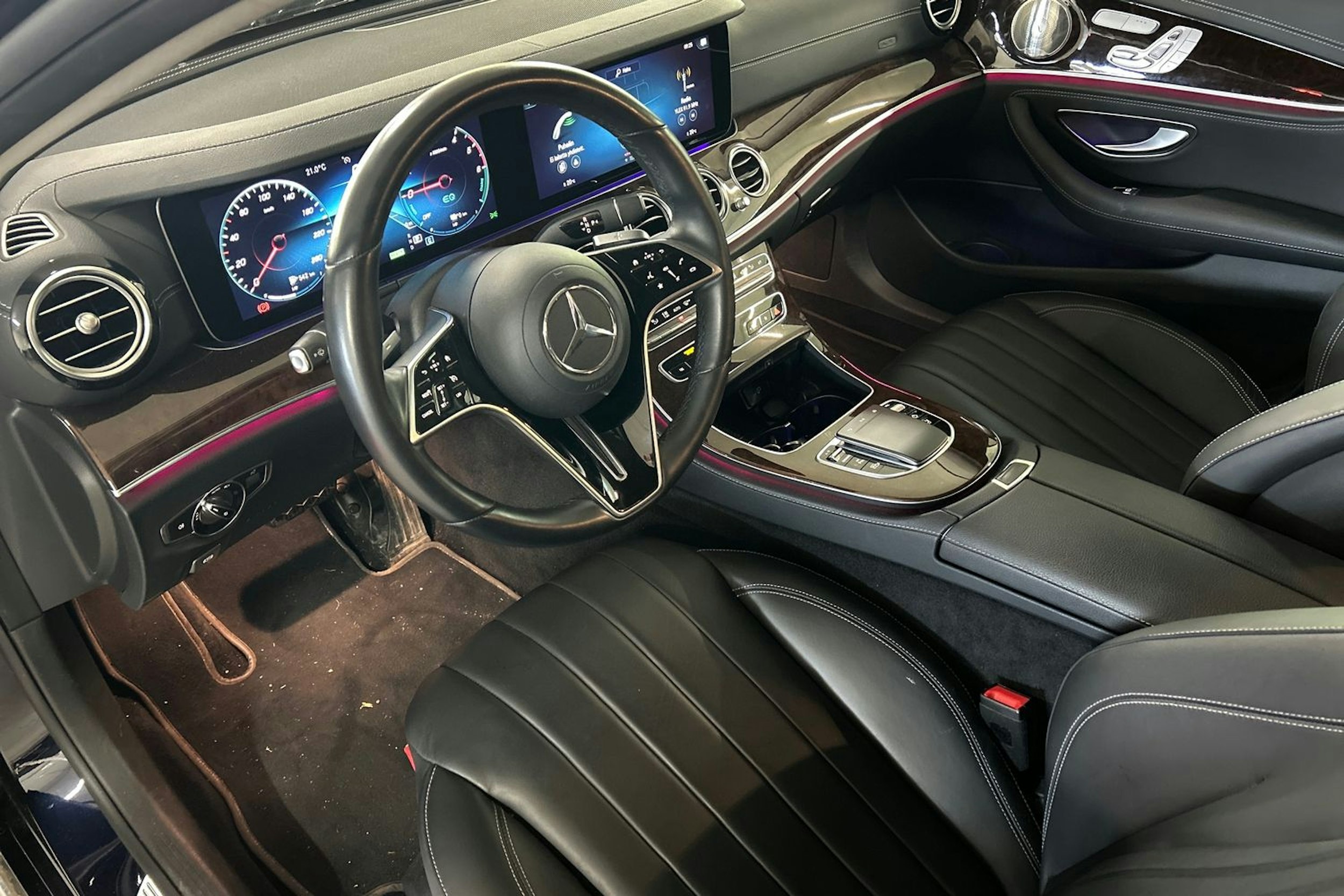 Sininen Mercedes-Benz E 2021 kuva 3.