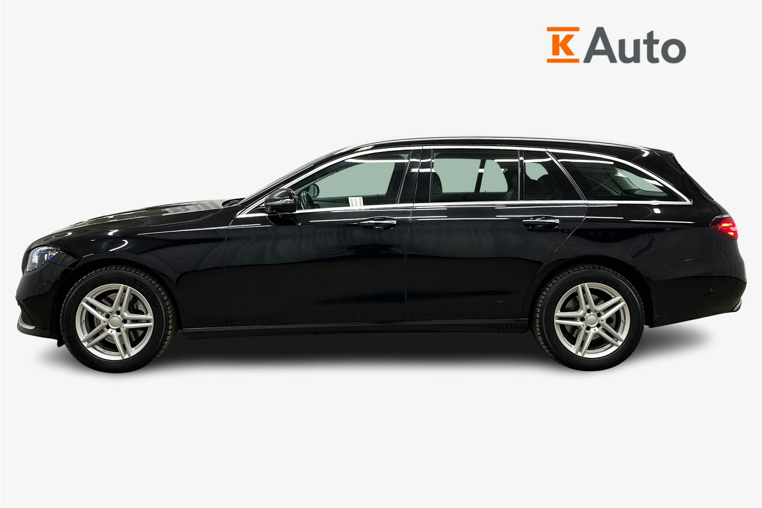 musta Mercedes-Benz E 2021 kuva 5.