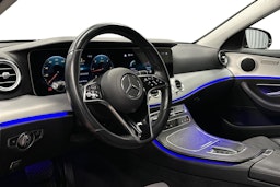 musta Mercedes-Benz E 2021 kuva 6.