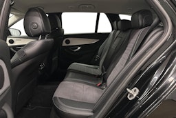 musta Mercedes-Benz E 2021 kuva 8.