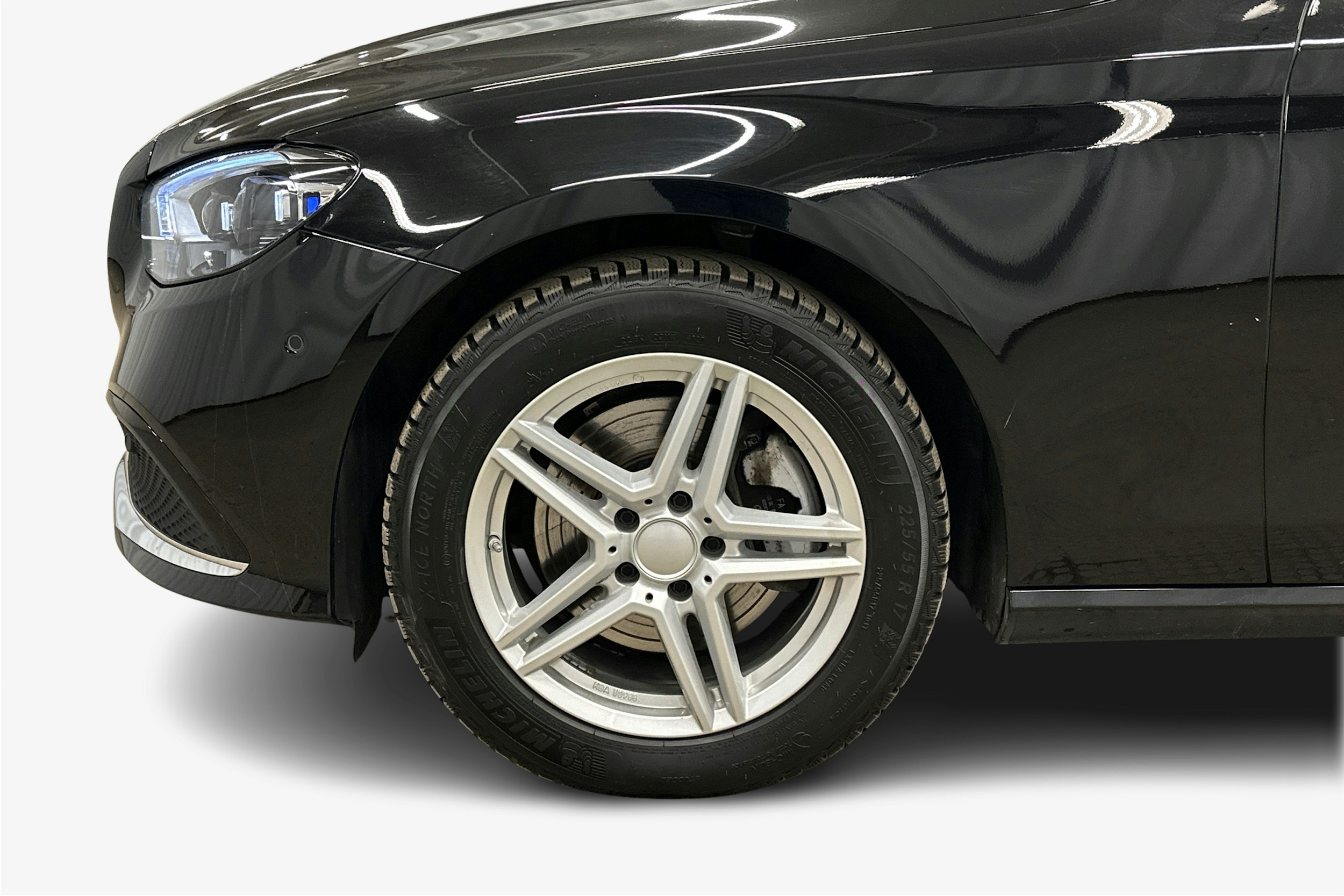 musta Mercedes-Benz E 2021 kuva 9.