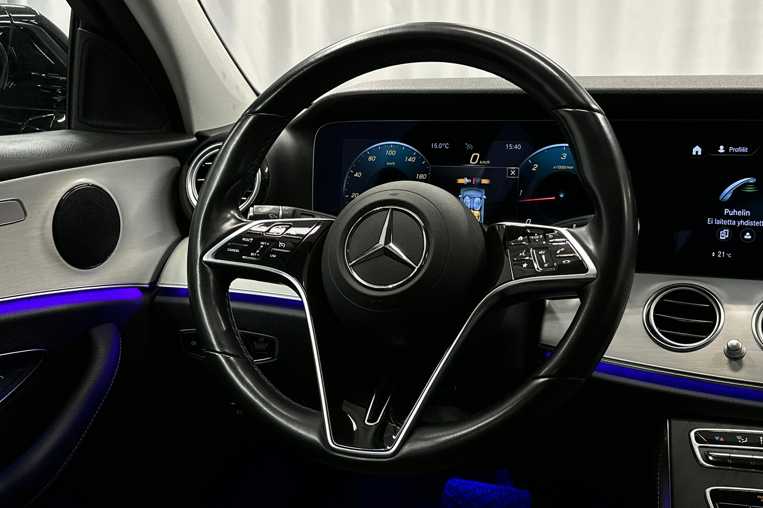 musta Mercedes-Benz E 2021 kuva 14.