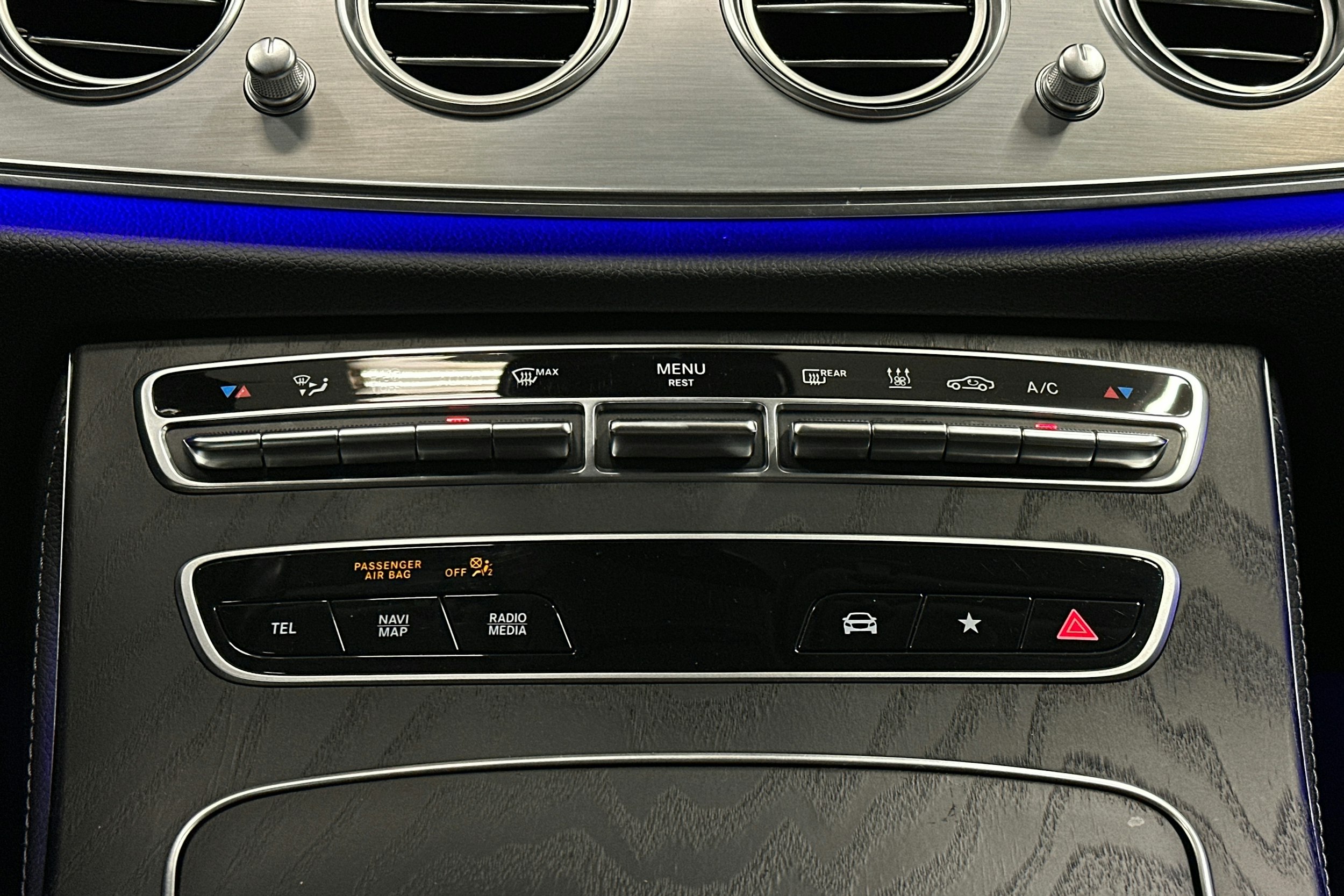 musta Mercedes-Benz E 2021 kuva 16.