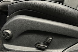 musta Mercedes-Benz E 2021 kuva 17.